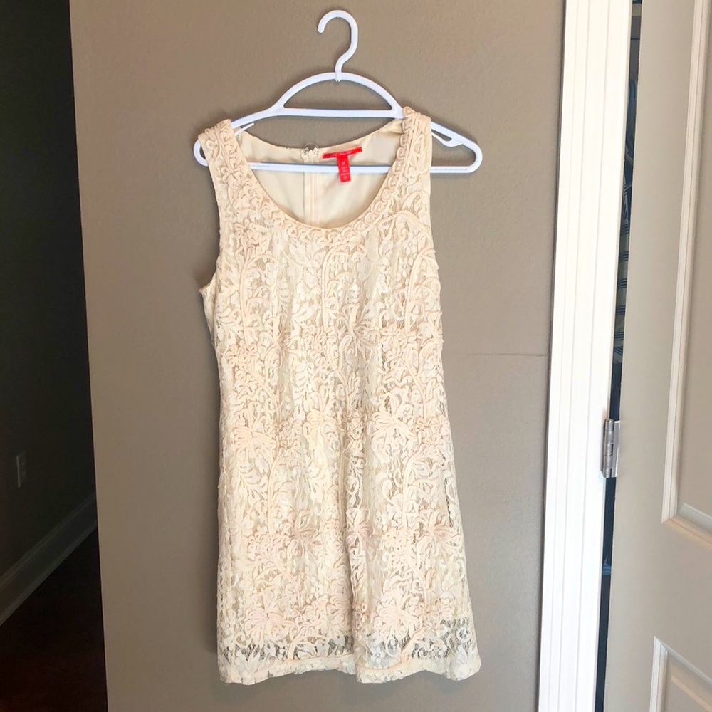 Chelisa and violent size M ivory dress